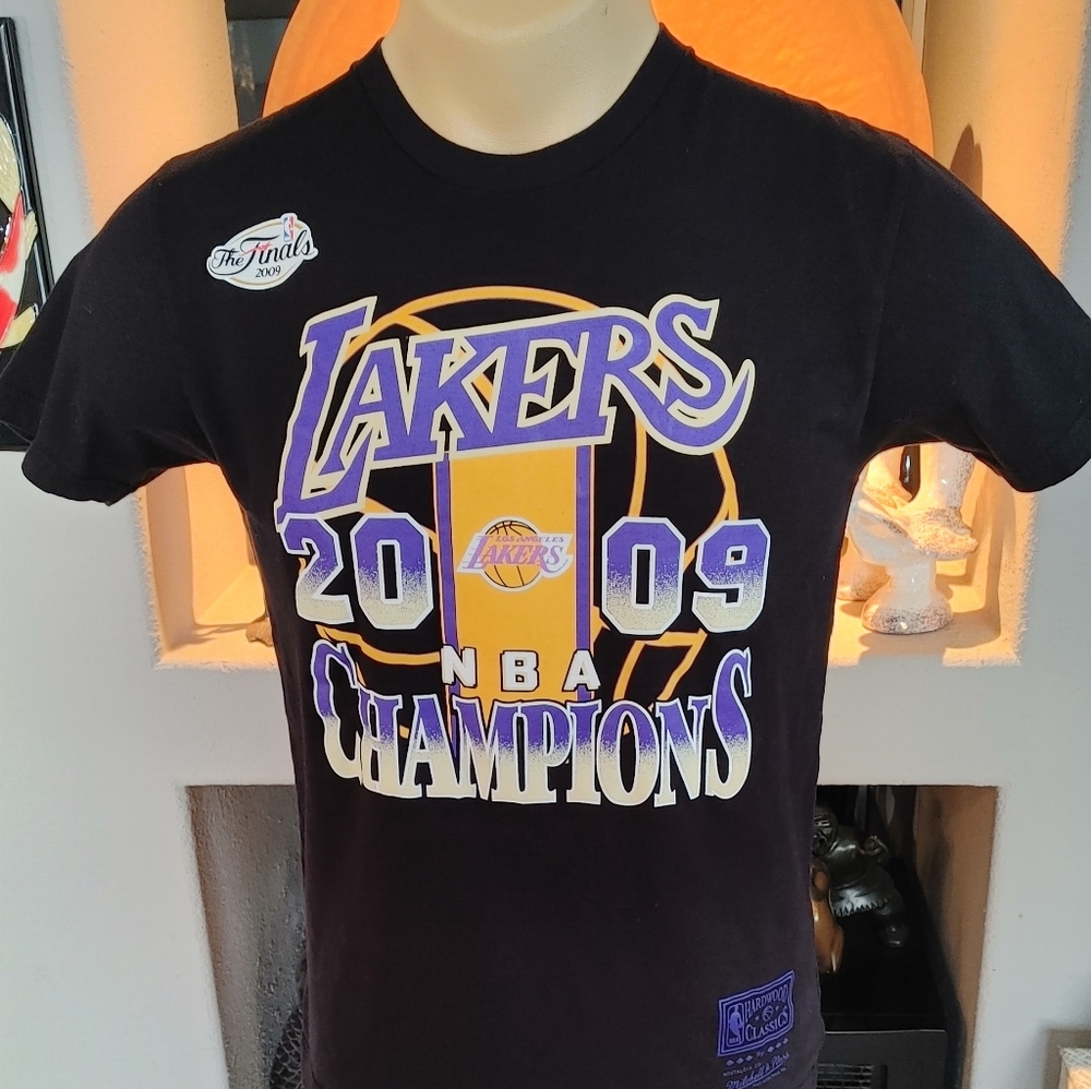 LOS ANGELES LAKERS 2009 CHAMPIONS SHIRT BY MITCHELL & NESS SZ MED.